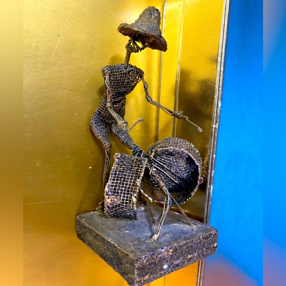 MID CENTURY MODERNIST ART WIRE SCUPTURE DRUMMER FIGURE 5.25” - Picture 2 of 11